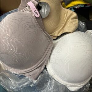 3 38 D NEW BRAS BALI BRA BUNDLE OF 3